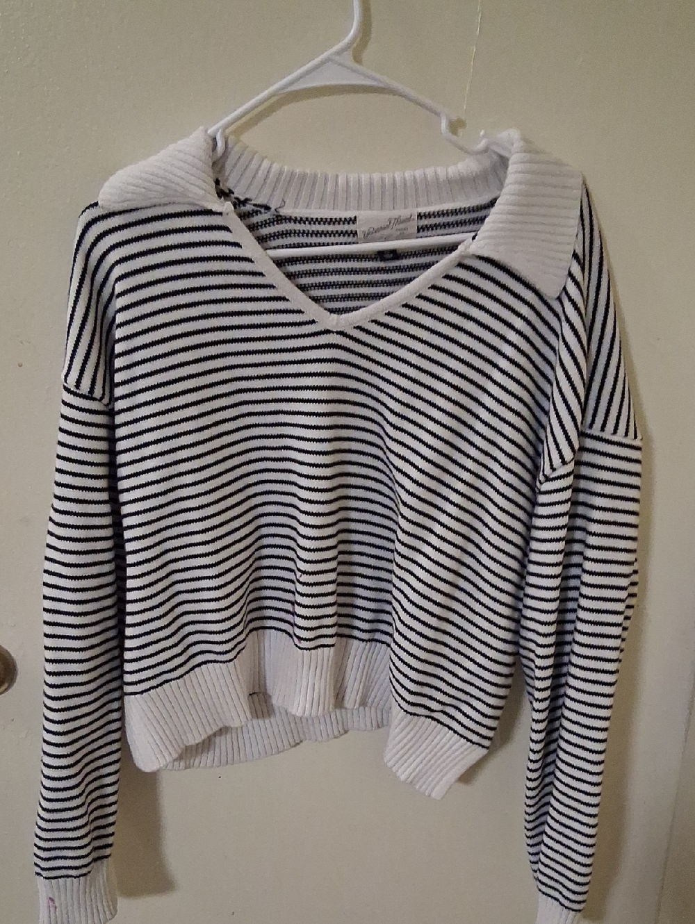 Universal Thread Navy and White Striped V-Neck Sweater